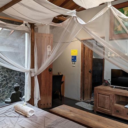 Astuti Gallery Homestay ยอกยาการ์ตา ภายนอก รูปภาพ