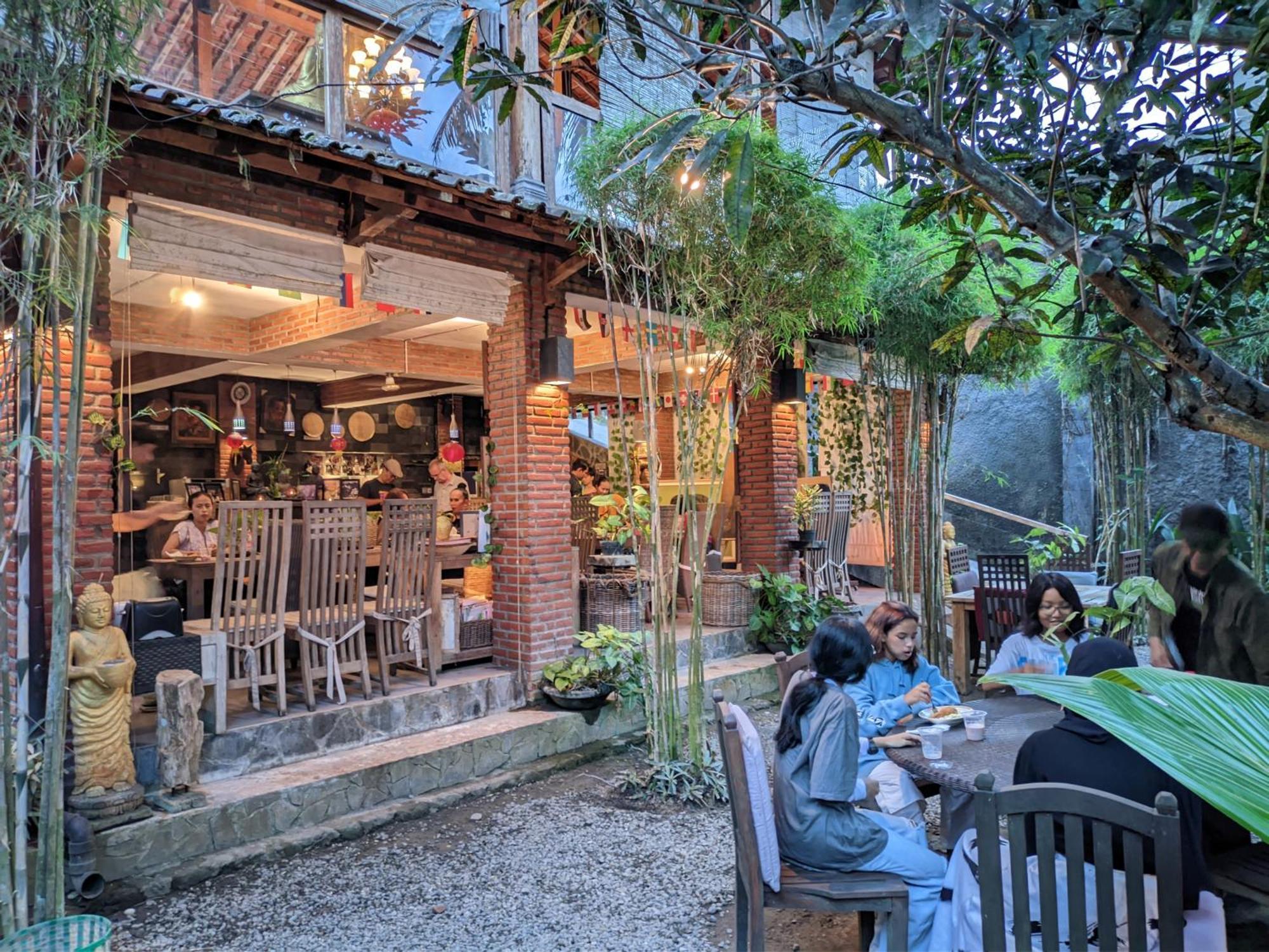 Astuti Gallery Homestay ยอกยาการ์ตา ภายนอก รูปภาพ